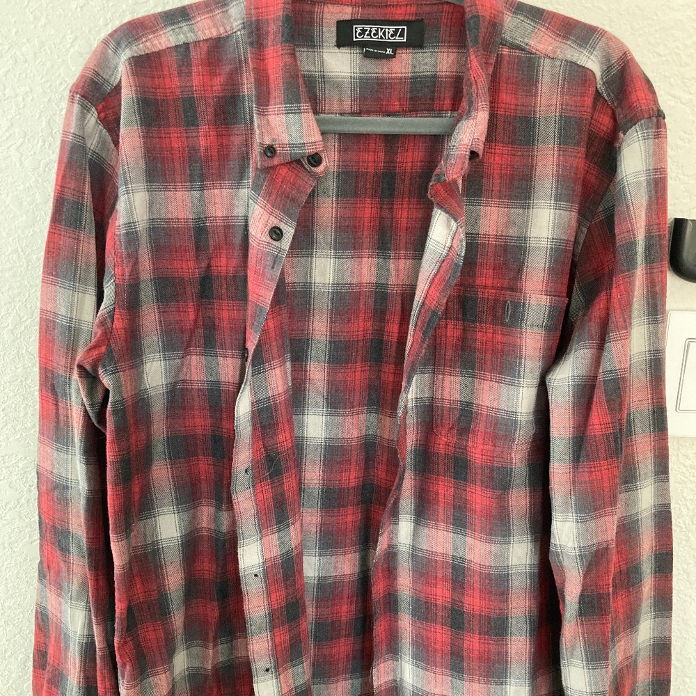 Men’s Ezekiel Plaid Red Button Down Long Sleeve Shirt XL